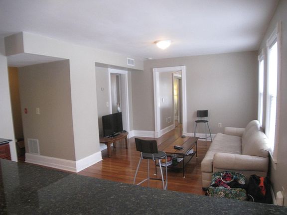 3rd image of 18 Russell St APT 4