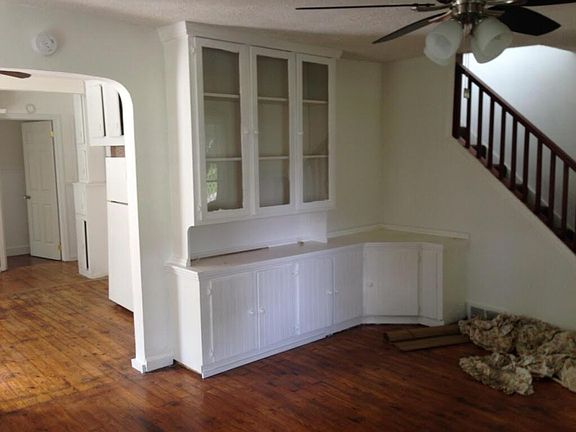 4th image of 36 Benton Ave