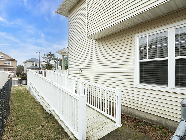 107 Chesapeake Bay Ct — Photo 17