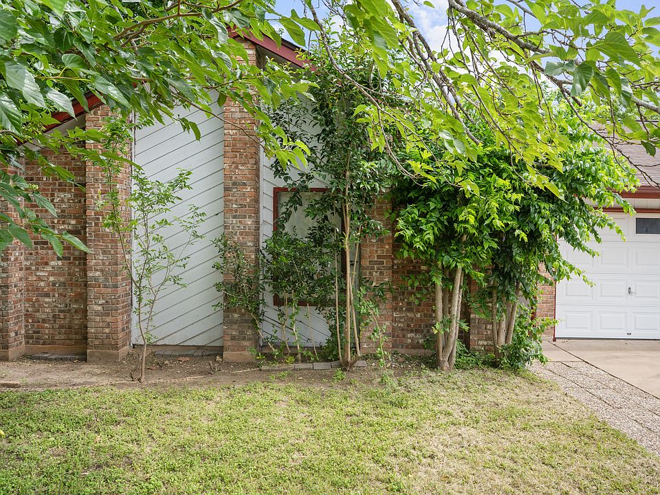 1st image of 1203 Yorkshire Ln