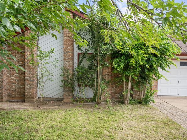 1203 Yorkshire Ln