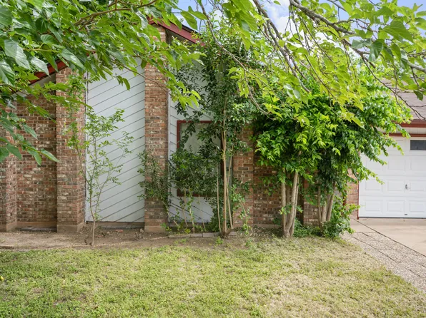 1203 Yorkshire Ln, Round Rock, TX 78664