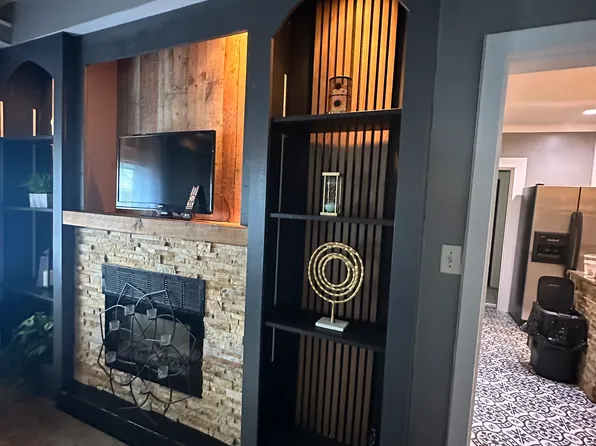 404 E Jackson St, Bloomington, IL 61701