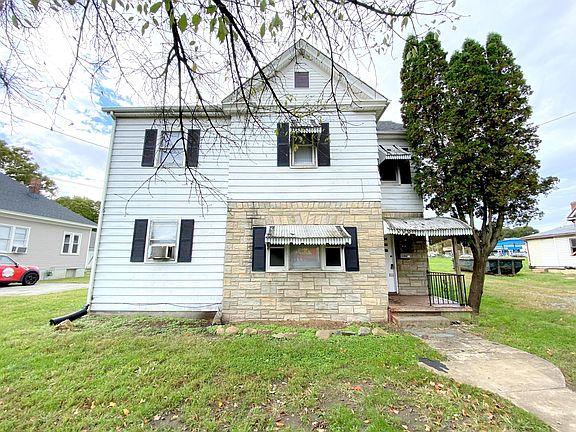 2nd image of 919 13th St SE