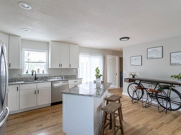5th image of 1710 W Berkeley Pl