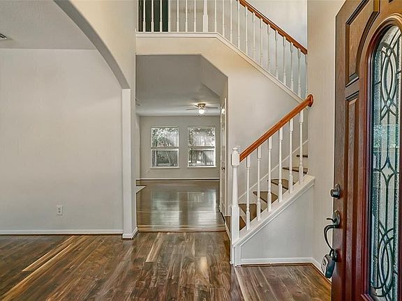 3rd image of 18 Beckett Hill Pl