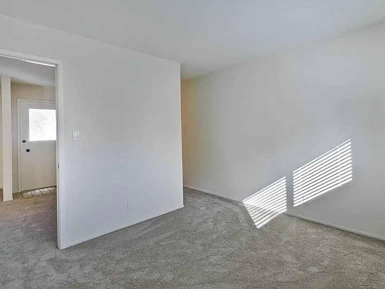 301 College Ave — Photo 10