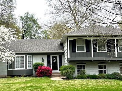 8519 Woodson Dr, Overland Park, KS, 66207