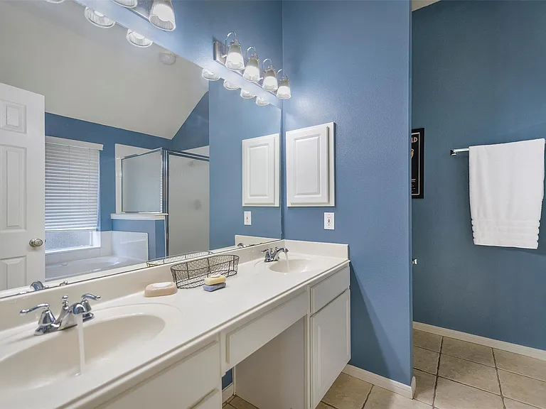 9719 Hawkins Ln — Photo 18