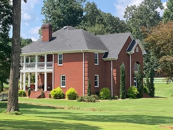 3rd image of 106 Meadowhill Dr E