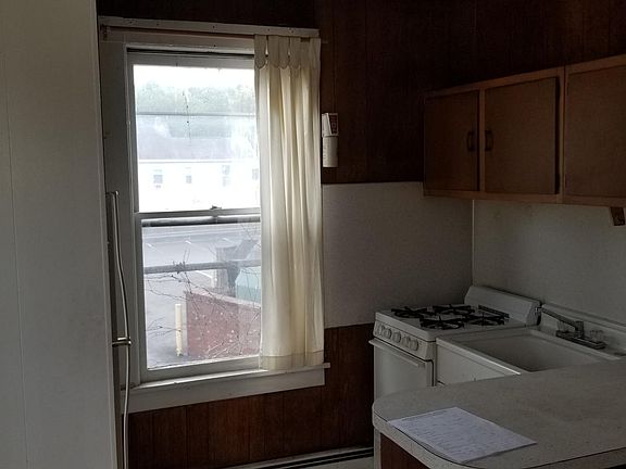 4th image of 9 S Main St APT 1