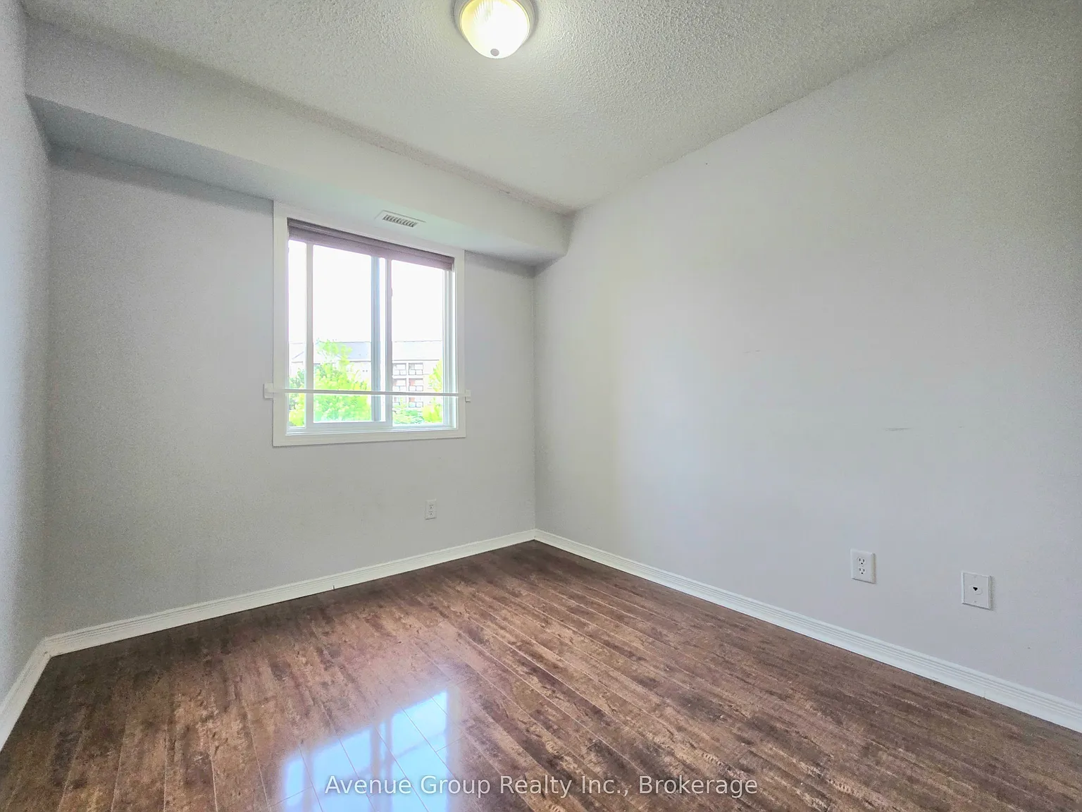 1 bed, $949 — Photo 2