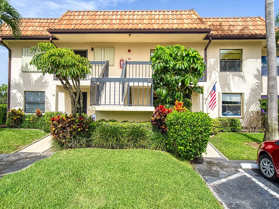 7257 Golf Colony Ct #202