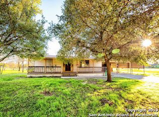 509 McAnnelly Ave, Devine, TX 78016