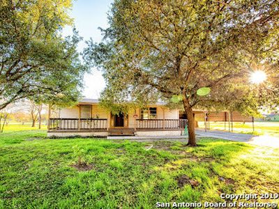 509 McAnnelly Ave, Devine, TX, 78016