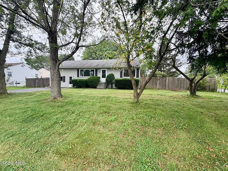 3rd image of 11 Pershing Drive