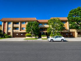 5531 Corteen Pl