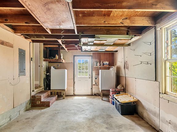 5th image of 665 Port Cir