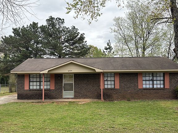 Move in Ready, 
Beautiful brick rancher in quiet cul-de-sac.