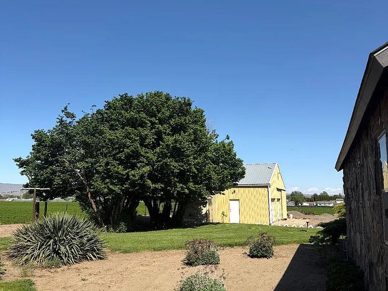 802 Woods Rd — Photo 12