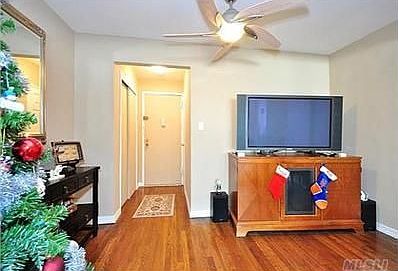 5th image of 210 E Broadway APT 2B