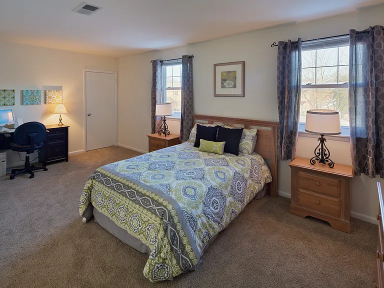 Pickwick Apartments — Photo 10