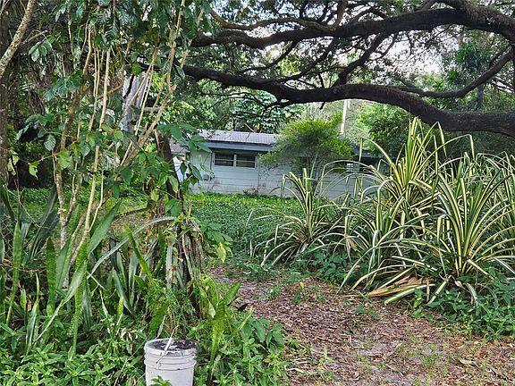 3rd image of 1624 SW 28th Avenue