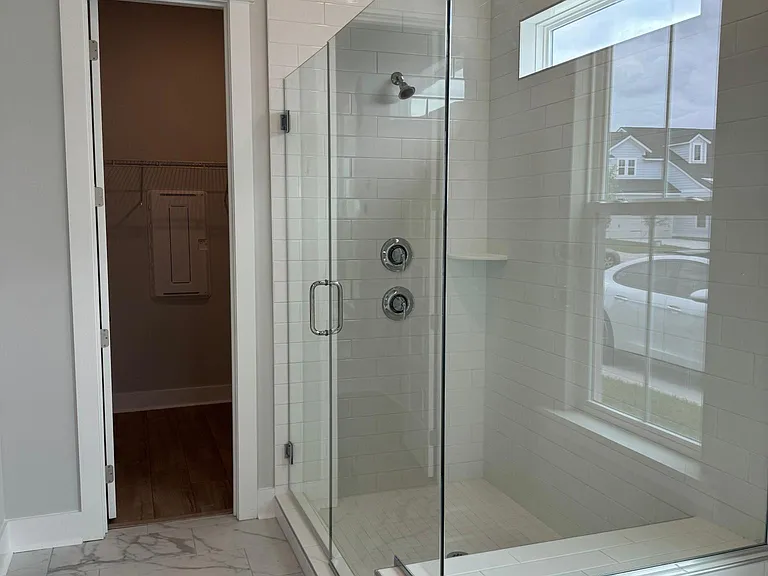 184 Ashworth Dr — Photo 14