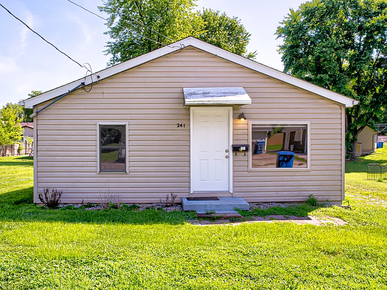 241 Kahl Ct — Photo 2