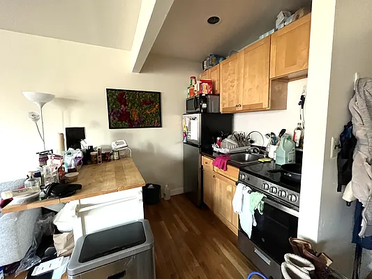 Rented by Akam Sales and Brokerage | media 8