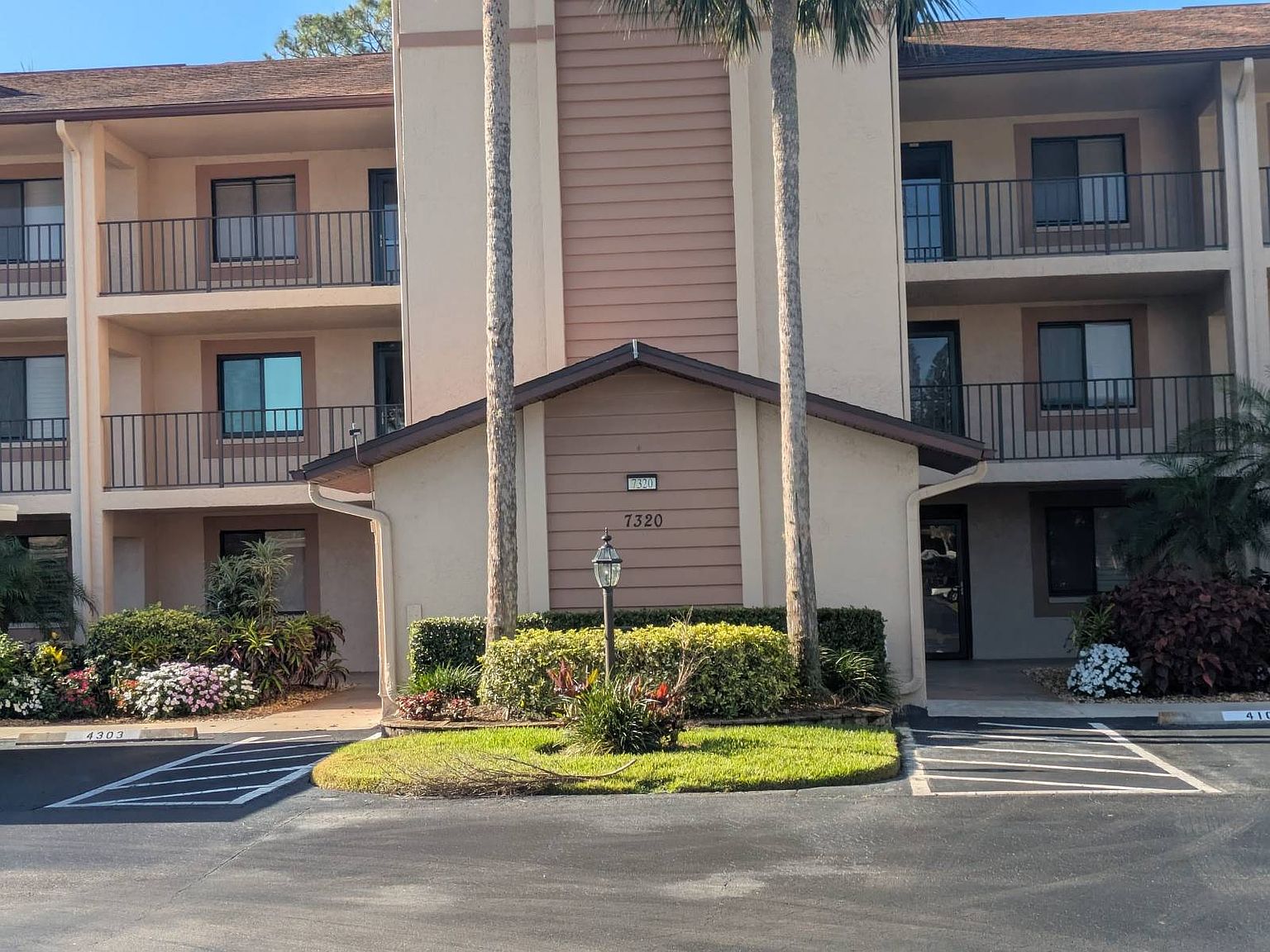 7320 Saint Ives Way APT 4206