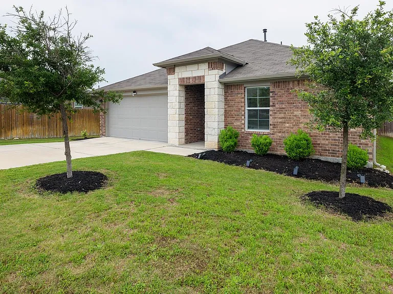 13721 Cantarra Dr — Photo 2