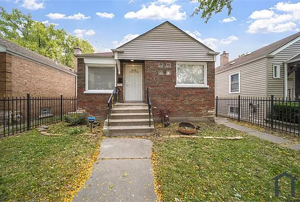 12423 S Perry Ave — Photo 1