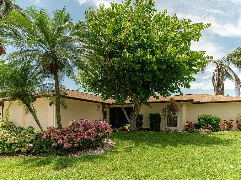 4645 Lakewood Blvd — Photo 1