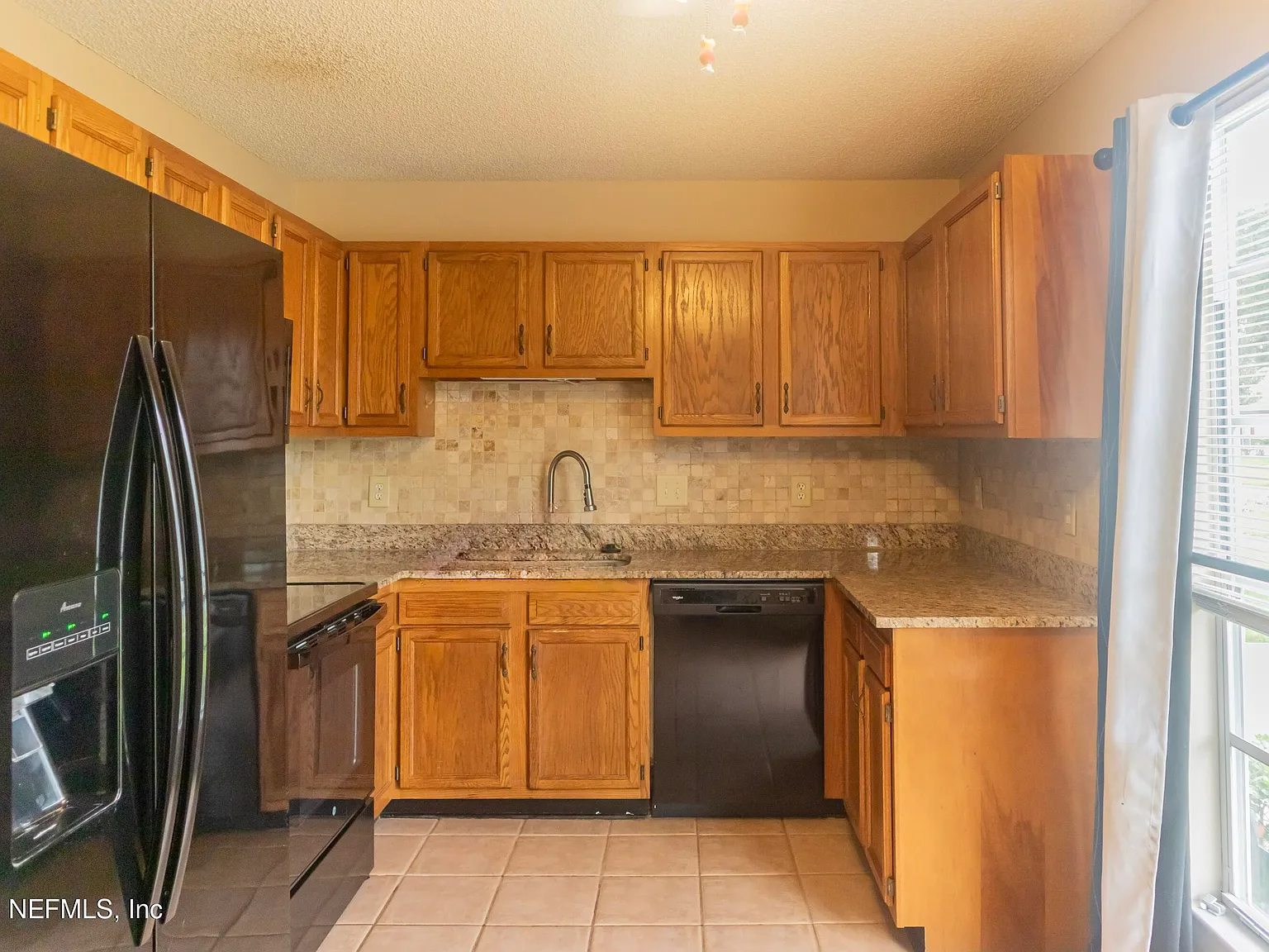 3 bed, 2.0 bath, 1314 sqft, $2,200 — Photo 2