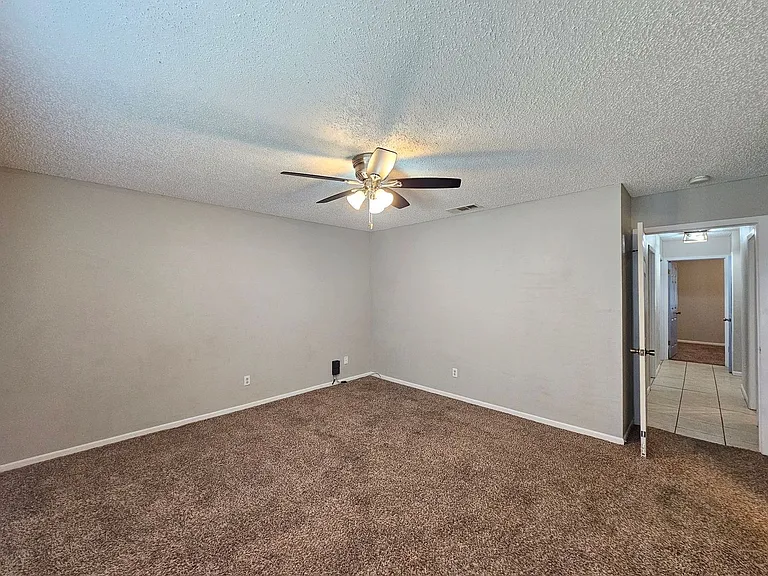 2301 Zinnia Ct — Photo 11