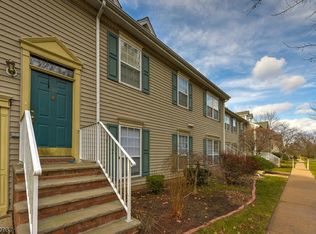 191 Columbus Dr, Franklin Park, NJ 08823