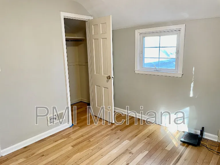 1311 E Monroe St — Photo 7