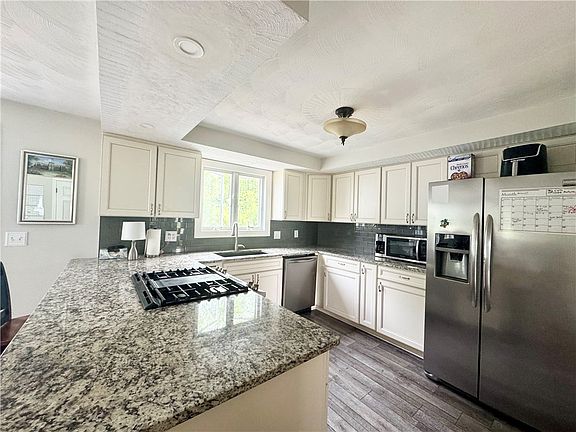5th image of 35 Metcalf Dr