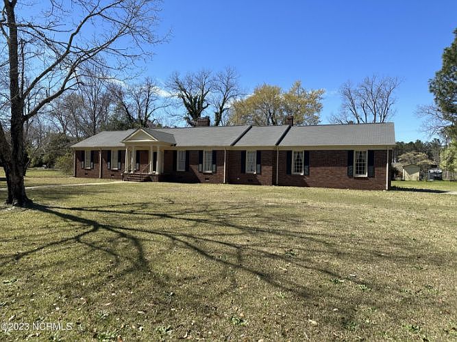 1st image of 301 Pecan Ln