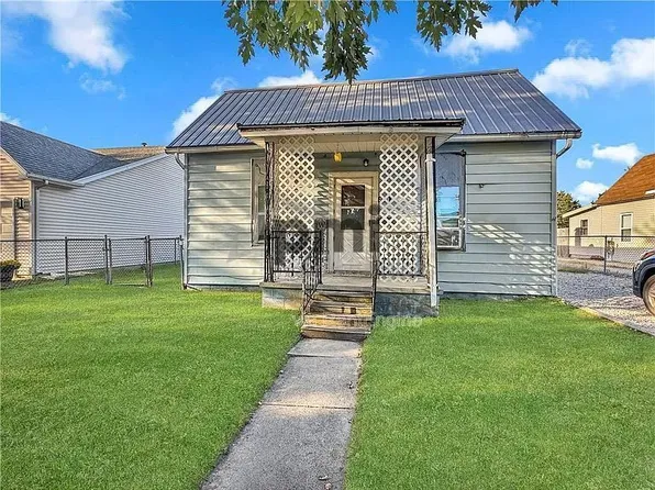 2808 Champaign Ave, Mattoon, IL 61938