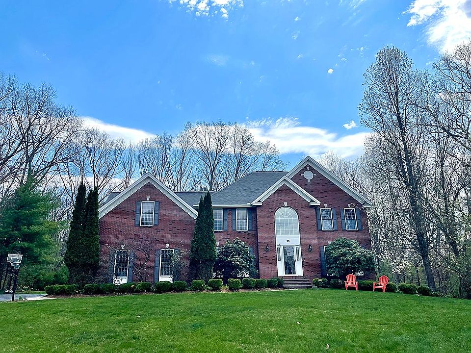 2nd image of 15 Hutchins Way