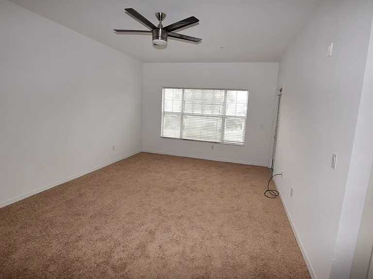 2604 Grand Central Pkwy #2 — Photo 2