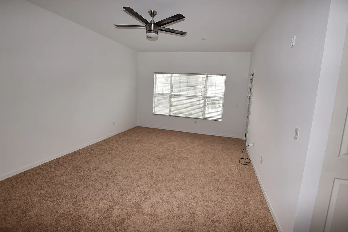 Building Photo - 2604 Grand Central Pkwy #2