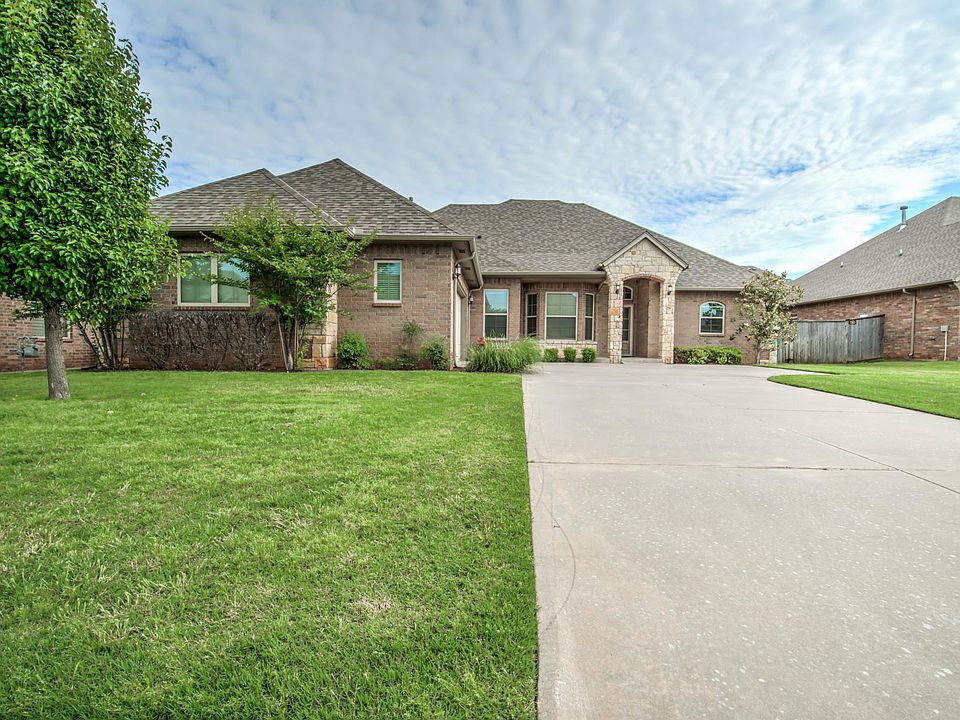 1st image of 8408 NW 123rd Cir