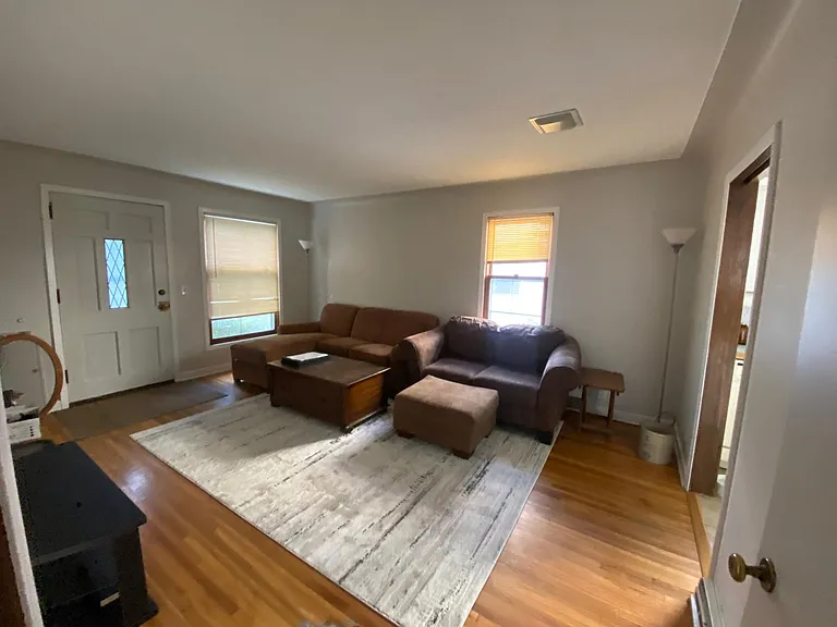 124 Cedar Lake Rd — Photo 2