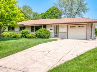 6024 Middleton Ct S, Greendale, WI 53129