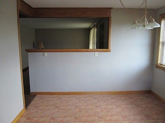 3rd image of 55 Laura Ct