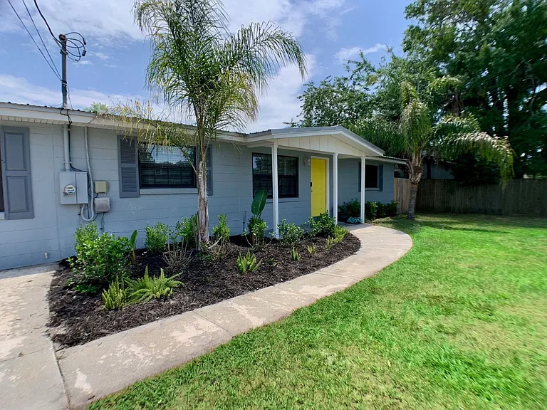 435 Sigsbee Rd — Photo 3