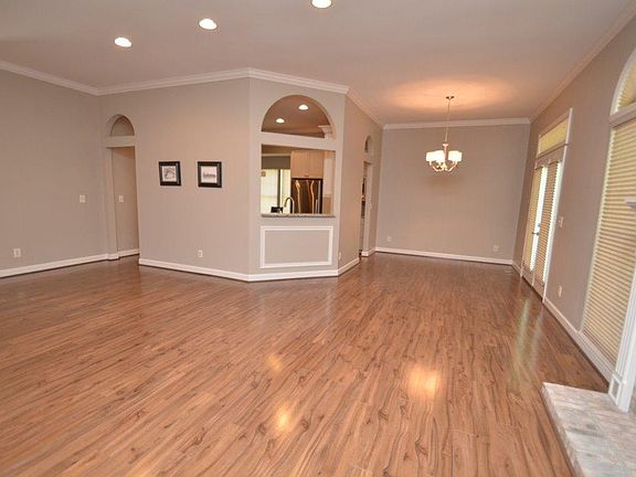 3rd image of 6295 Woodridge Ct